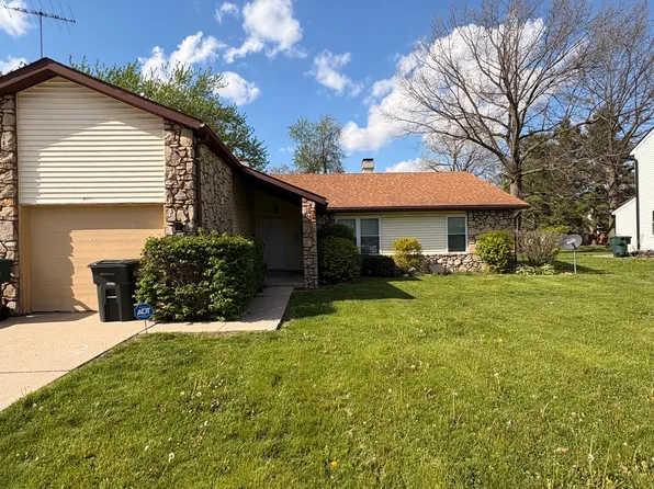 312-314 W Charter Dr, Muncie, IN 47303