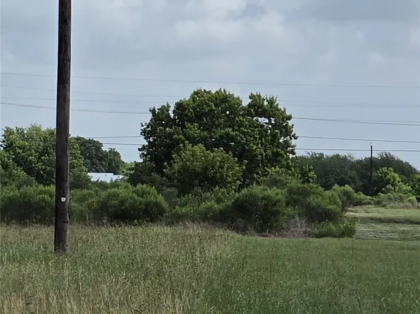702-708 W Dayton Ave, Seadrift, TX 77983