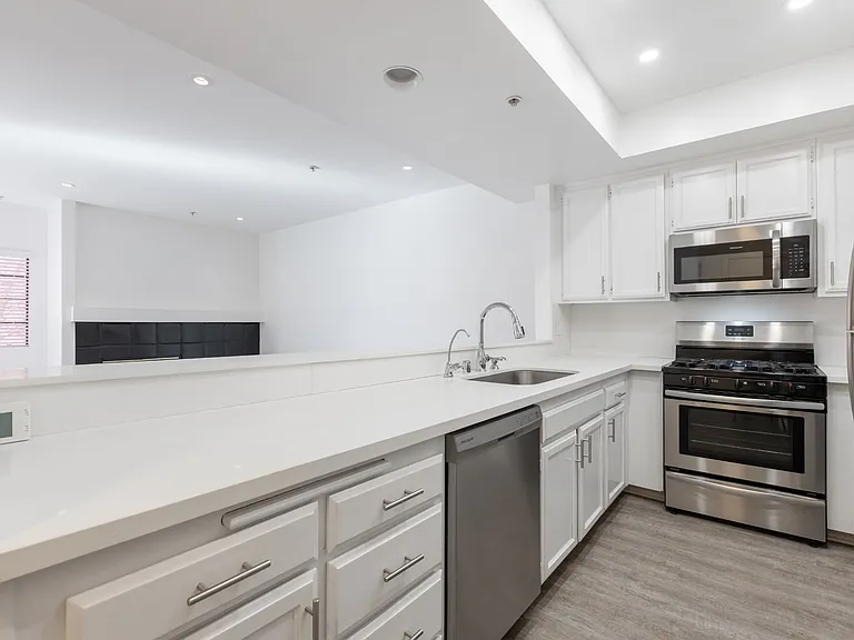 12340 Montana Ave #202 — Photo 11