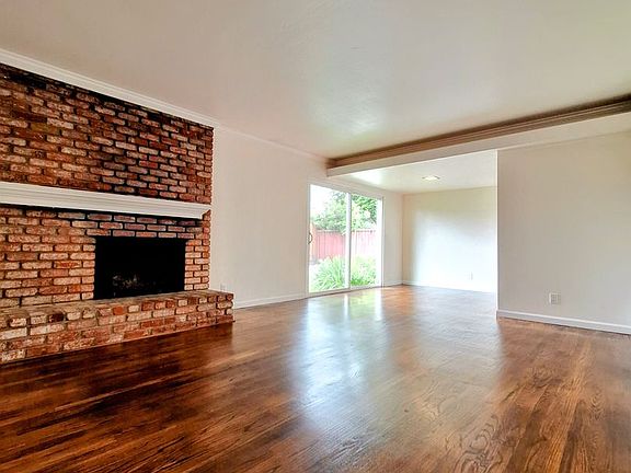 4th image of 5020 Elmwood Dr