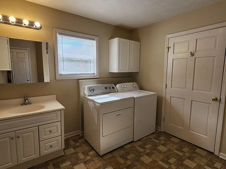 400 Roxie Ave — Photo 19