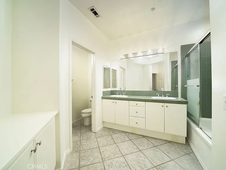 30 Burlingame — Photo 12