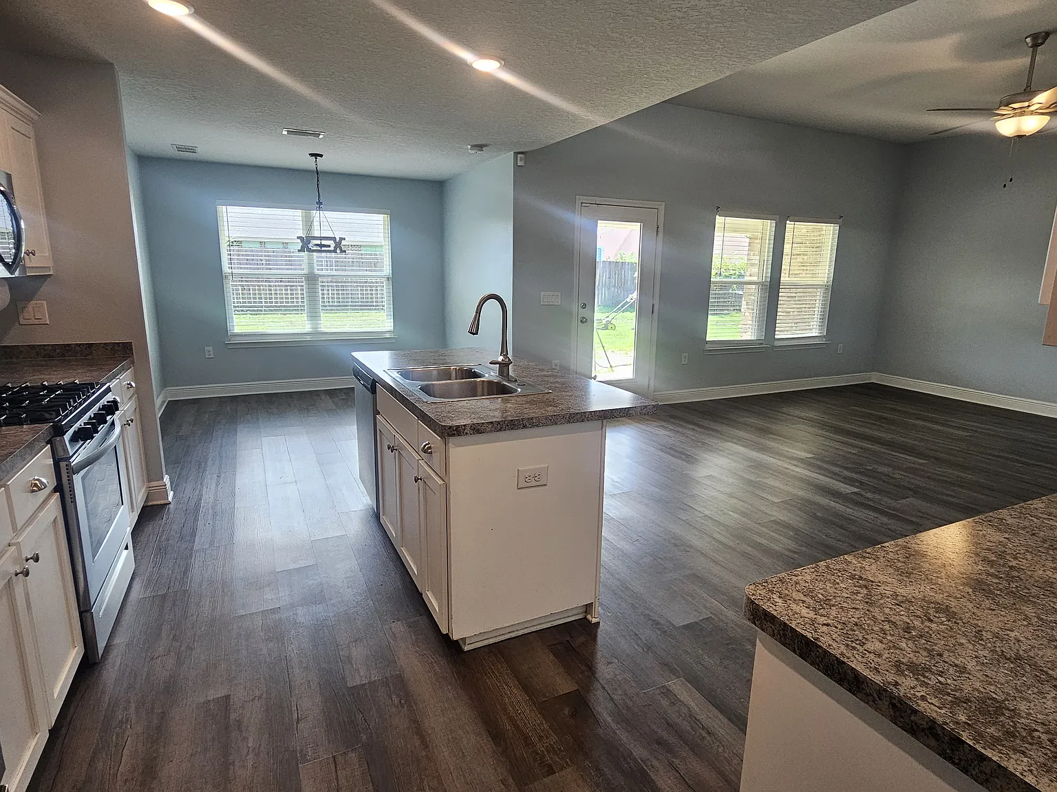 4 bed, 1850 sqft, $2,200 — Photo 3
