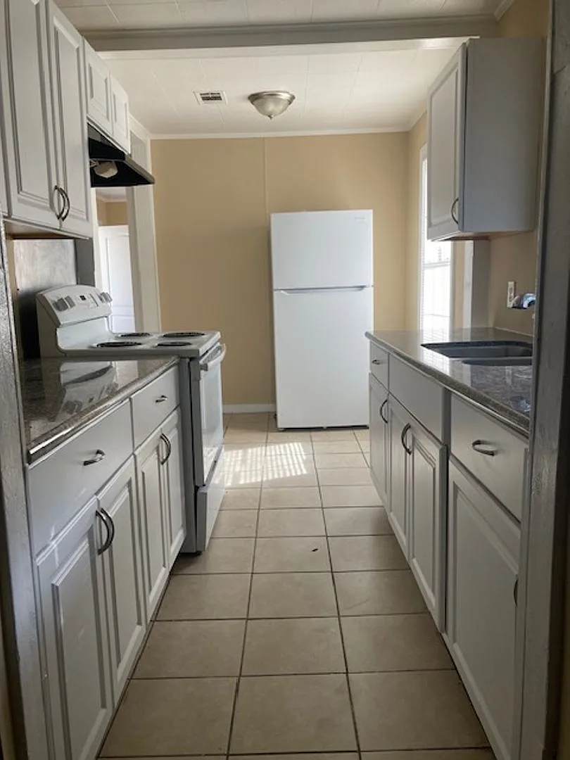 Biloxi 3 Bedroom — Photo 4