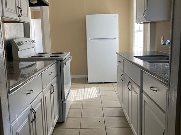4th image of 335 Rodenberg Ave