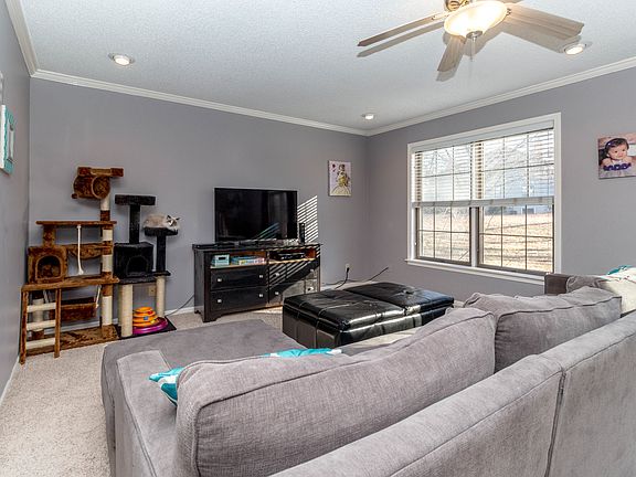 5th image of 4304 Mount Carmel Ln