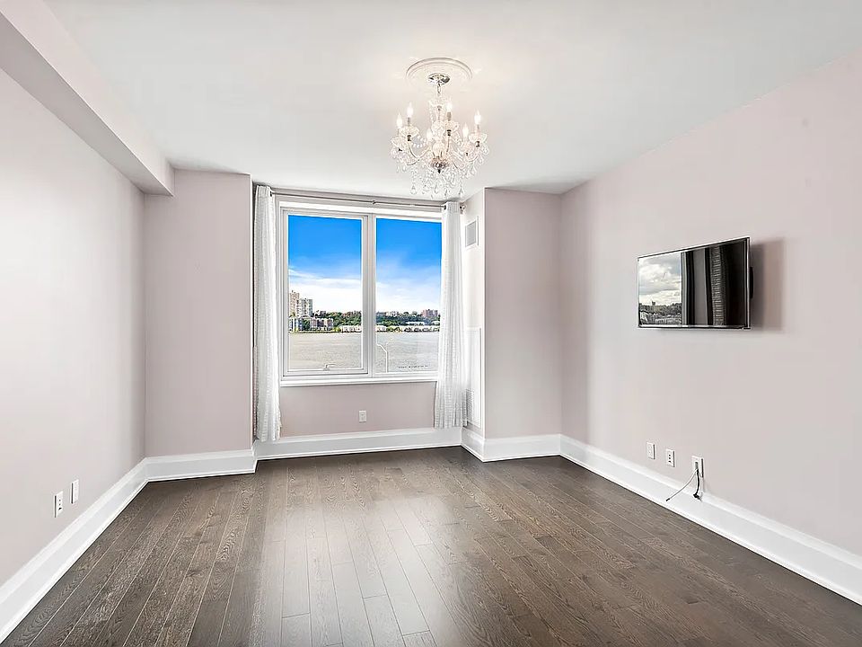 2nd image of 50 Riverside Blvd APT 5K