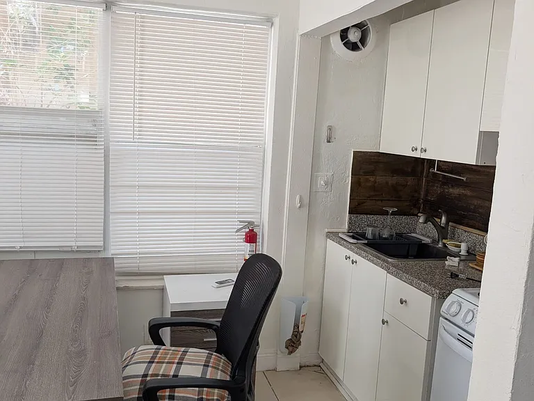225 Salamanca Ave #2 — Photo 5
