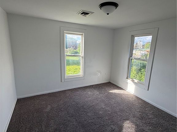 3rd image of 411 Dewitt Ave