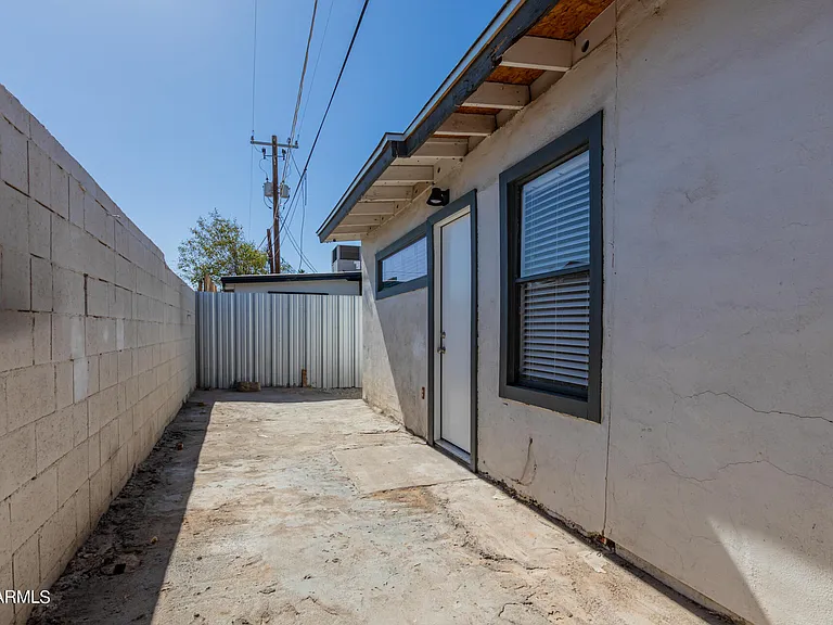 723 E Sunnyslope Ln — Photo 23