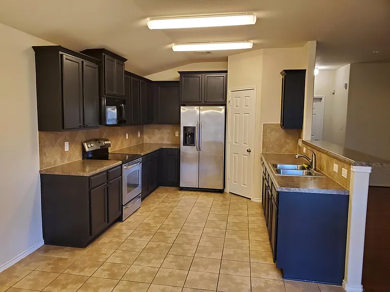 5008 Bridgewood Dr — Photo 4
