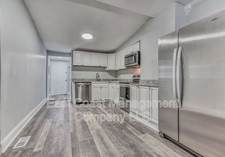 1253 Sargeant St — Photo 13