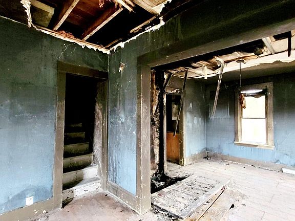 4th image of 1034 N Elmer St