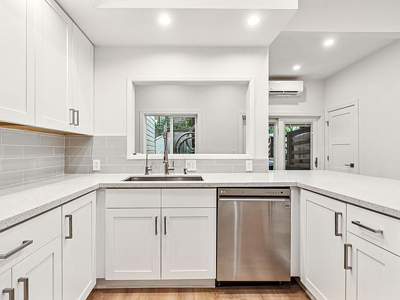5th image of 922 Valencia St #C