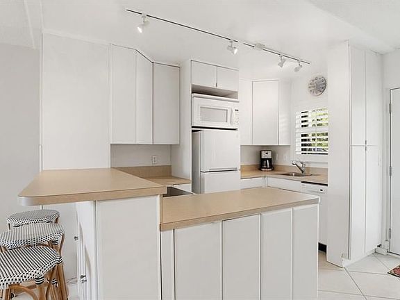 4th image of 139 Sunrise Ave #1020