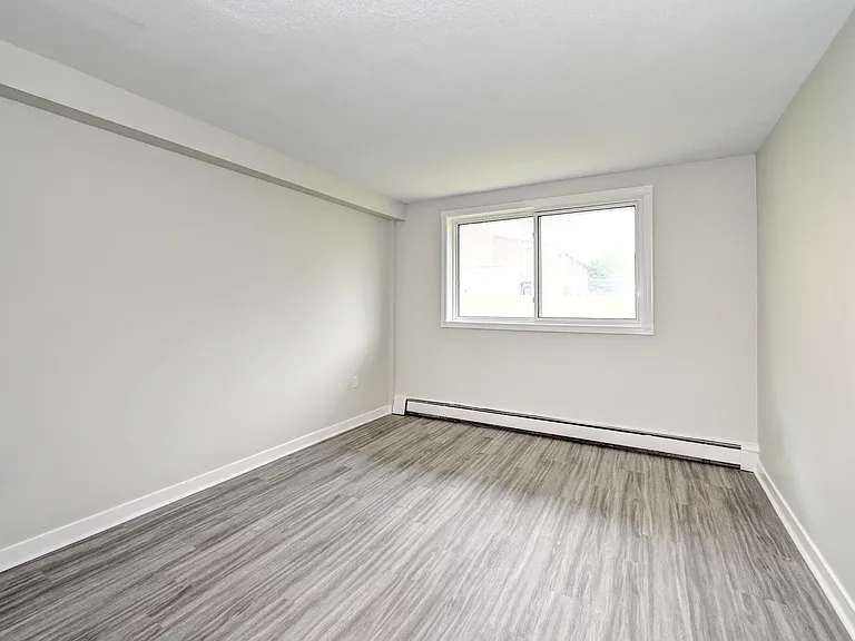 15 Snyder Ave N — Photo 9