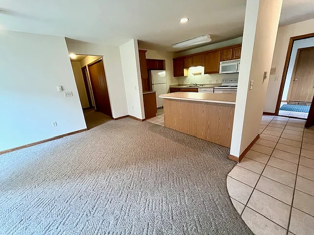 Building Photo - 586 N Westmount Dr #3