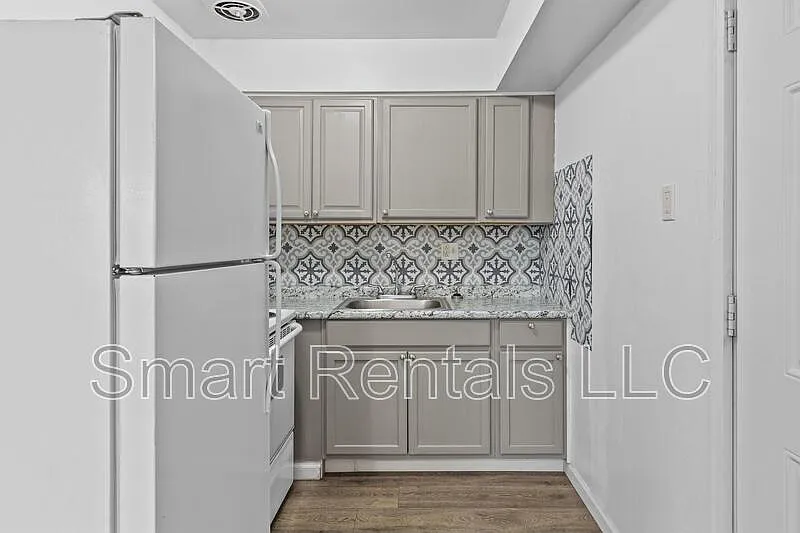 1 bed, 1.0 bath, $699 — Photo 2