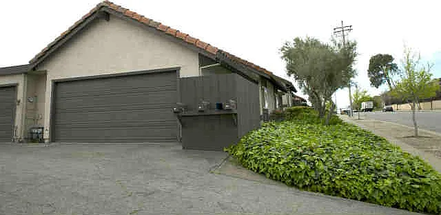 236 Crestview Dr — Photo 32