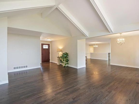 5th image of 10341 Tennyson Ct
