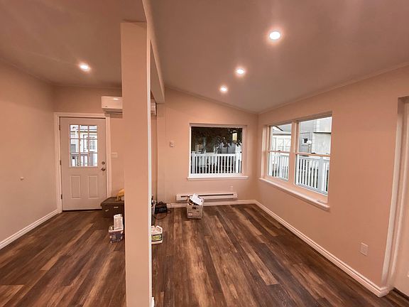 3rd image of 3224 Emmons Ave