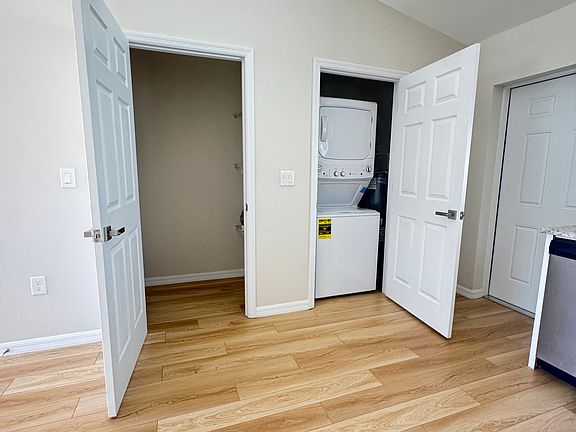 4th image of 906 Locke St