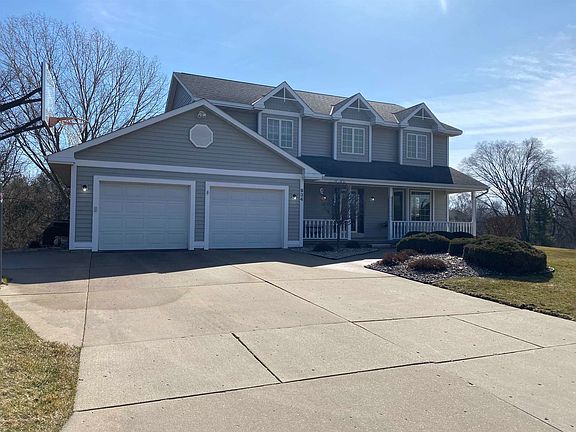 2nd image of 934 Sentinel Dr