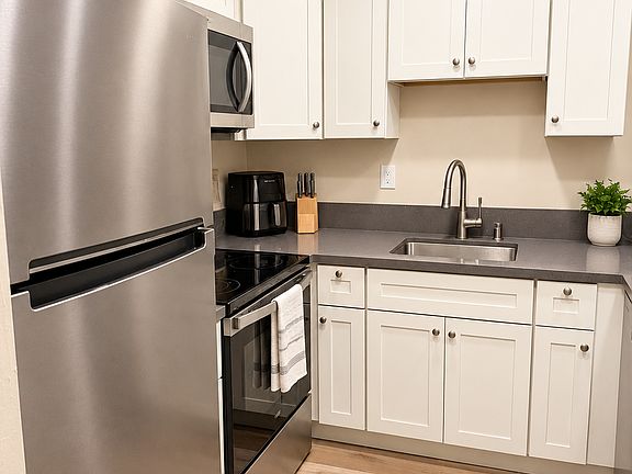 3rd image of 3639 Walnut St #4