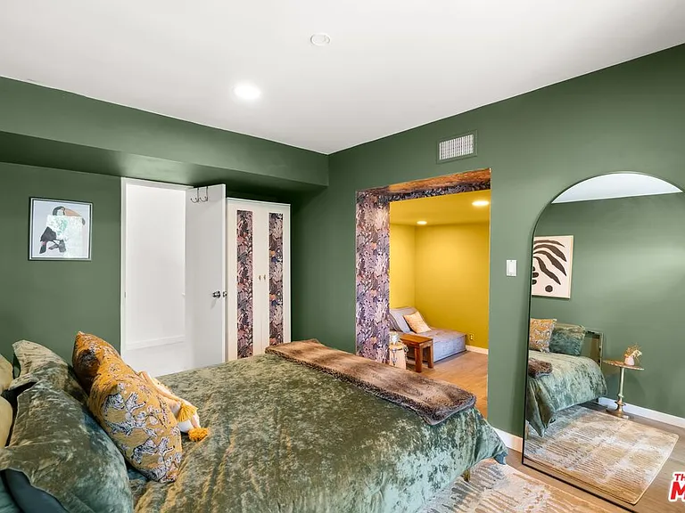6630 Whitley Ter — Photo 22