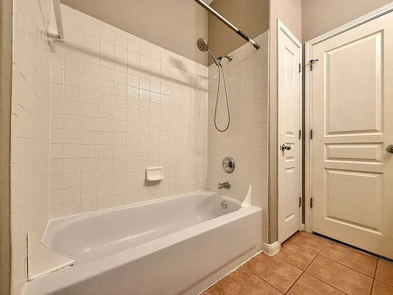 3300 Forest Creek Dr — Photo 23