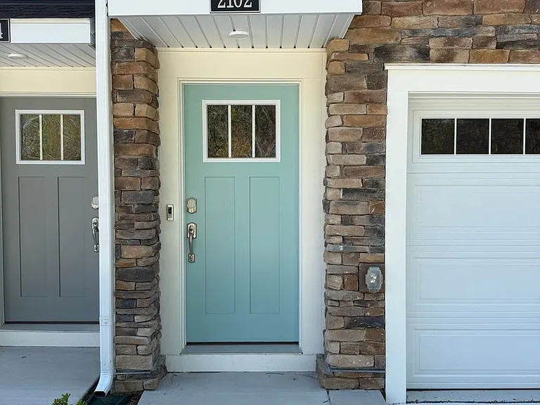 2102 Winterberry Ln — Photo 1