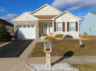 100 Portsmouth Dr, Toms River, NJ 08757