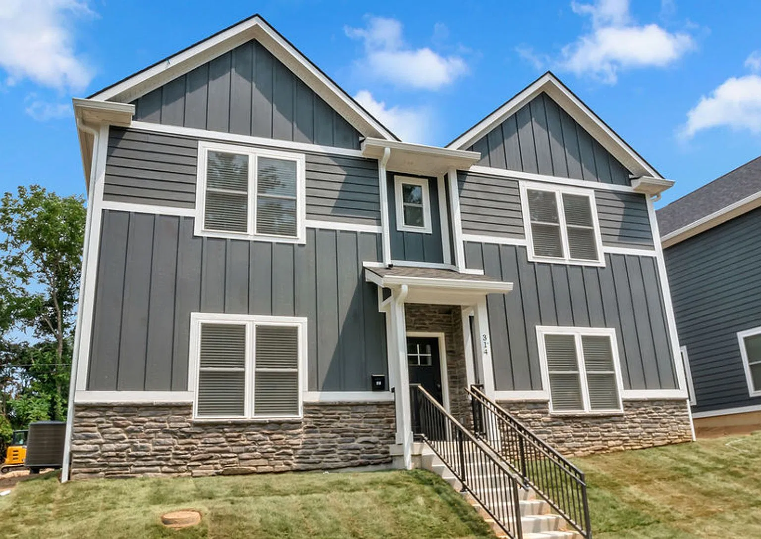 Newly Built! 5 Bedroom, 5 Bathroom Duplex Townhome! Great for a Group of 10! — Photo 2