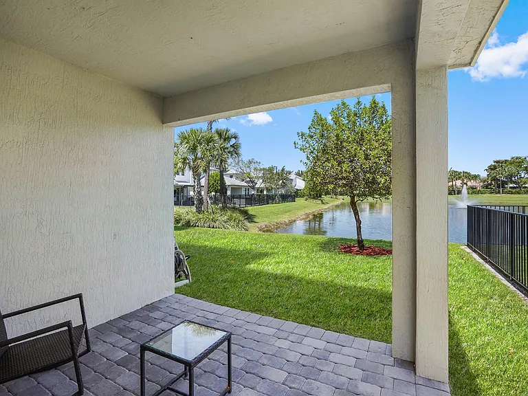 1826 Lake Cove Dr — Photo 38