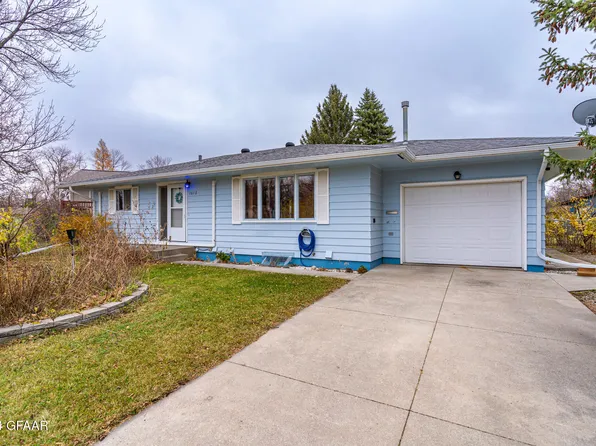 1612 Stephens Dr, Crookston, MN 56716