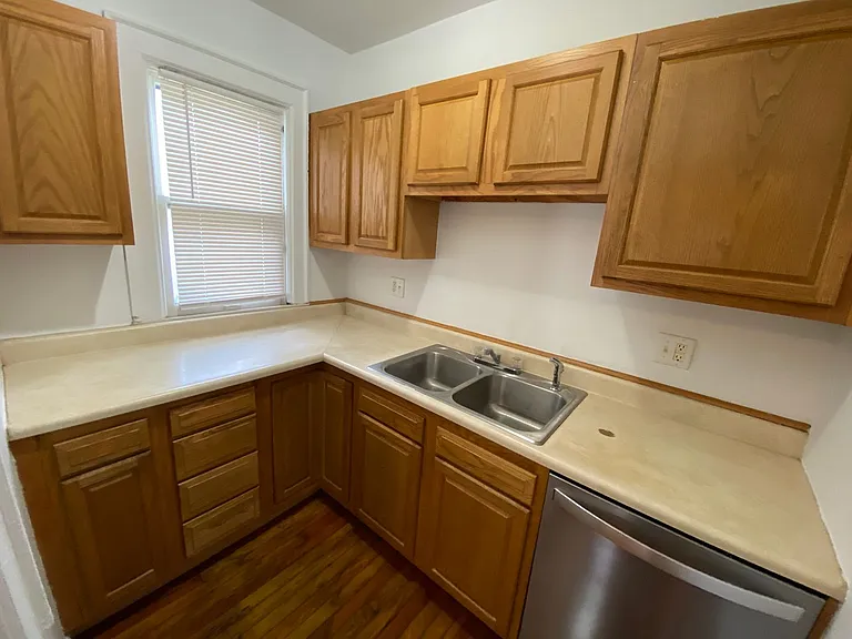 2329 Indianola Ave — Photo 8