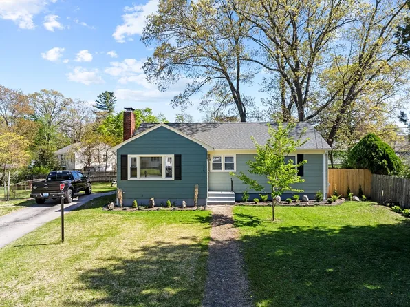 136 Phillips Ave, Warwick, RI 02888