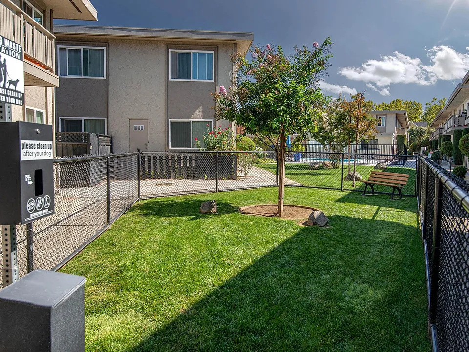 Monterey Manor Apartments