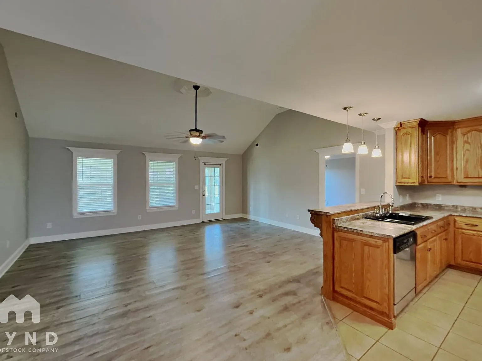 3 bed, 2.0 bath, 1626 sqft, $1,695 — Photo 3