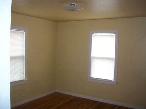4th image of 512 Collins Ave