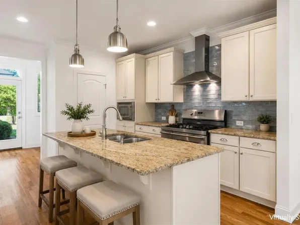 22 Treywood Ln, Chapel Hill, NC 27516
