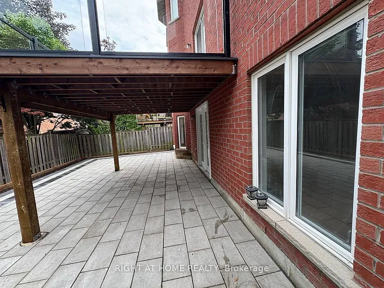 47 Medoc Pl — Photo 5