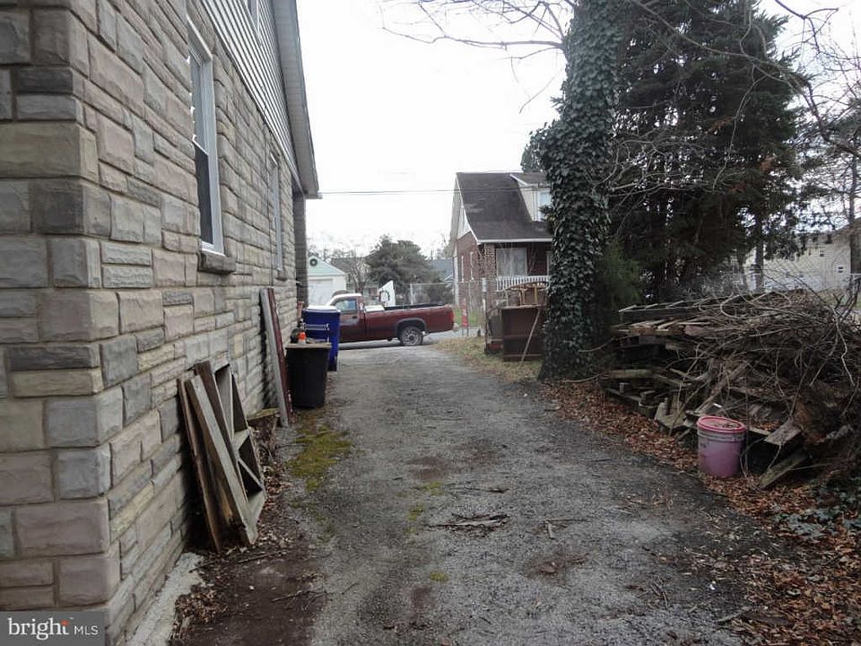 2nd image of 4 Delmar St