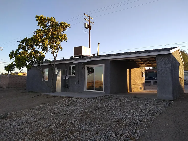 1567 Riverside Dr — Photo 5