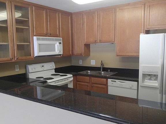 4th image of 3030 Suncrest Dr Unit 118