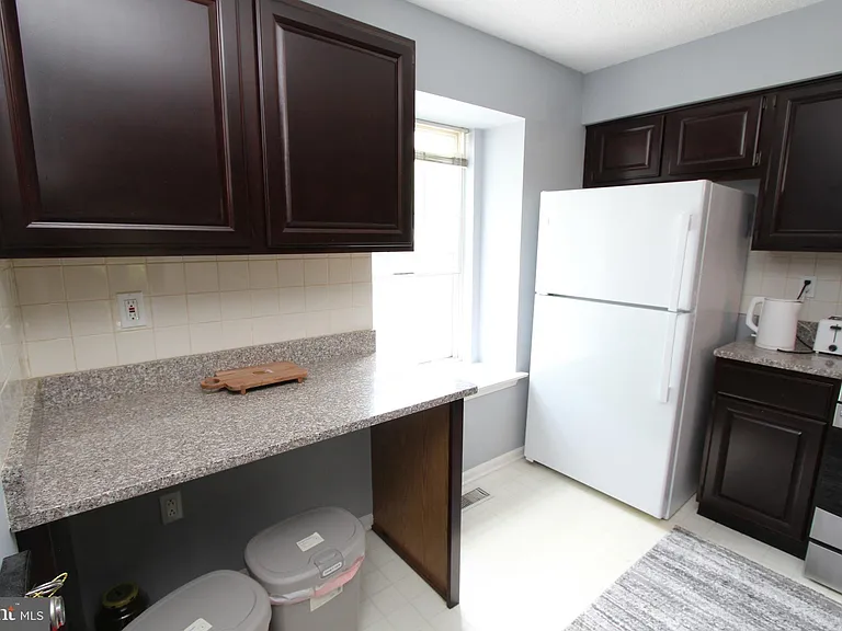 6 Halstead Pl — Photo 13