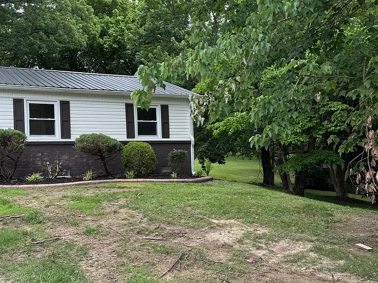 135 Hunter Ave — Photo 2