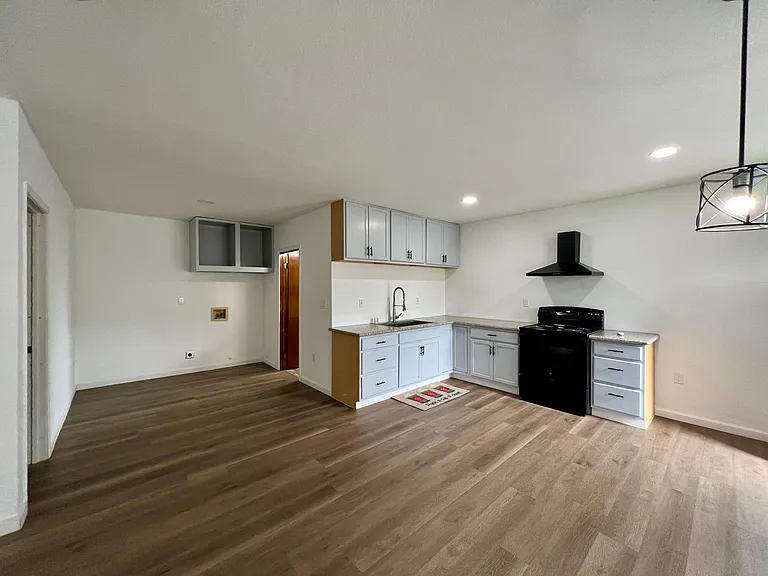 1322 Grape Ave — Photo 4