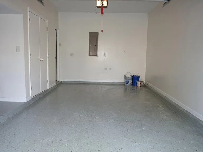 1390 Thornborough Dr — Photo 14
