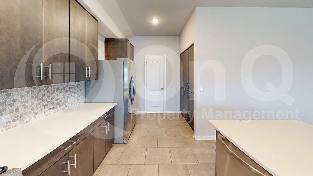 3 bed, 2.0 bath, 1678 sqft, $2,100 — Photo 4
